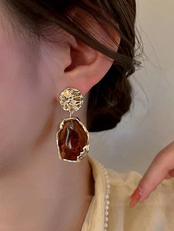 Amber Stone Earring - Image 2