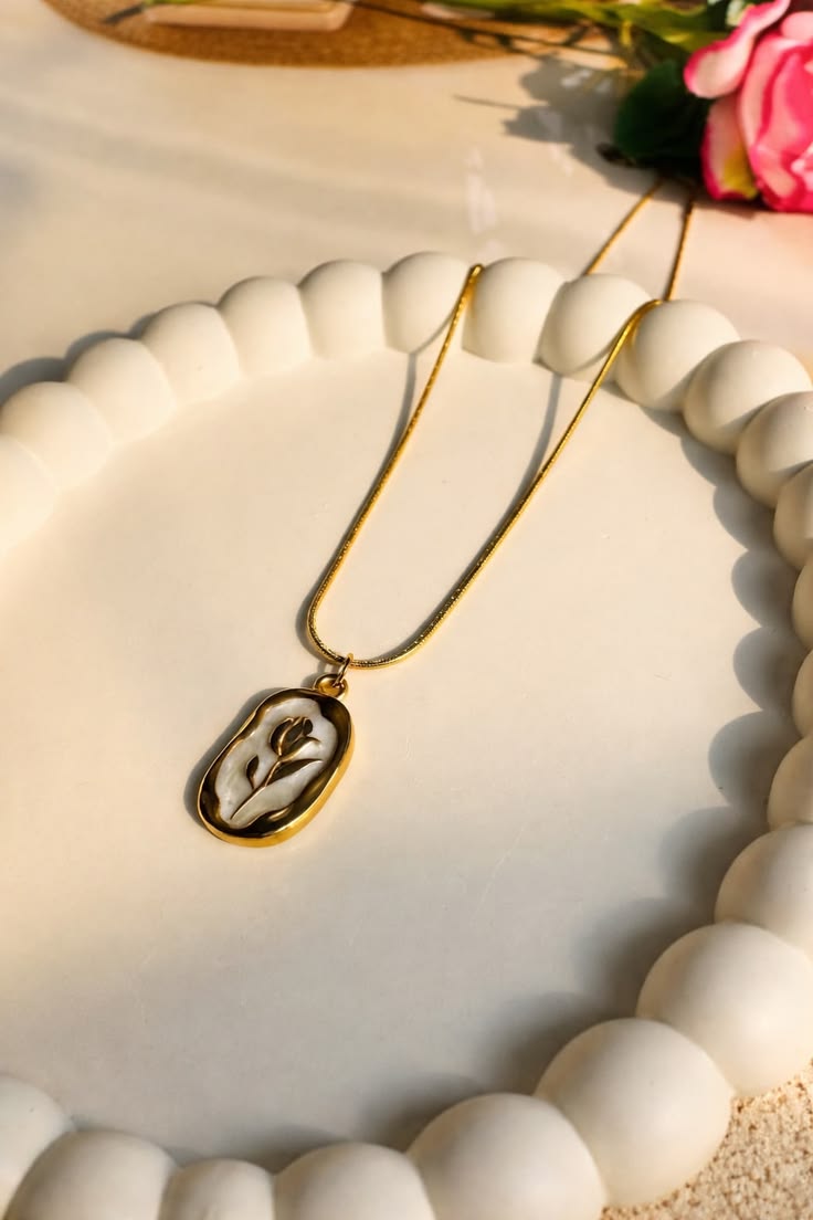 Tulip Necklace