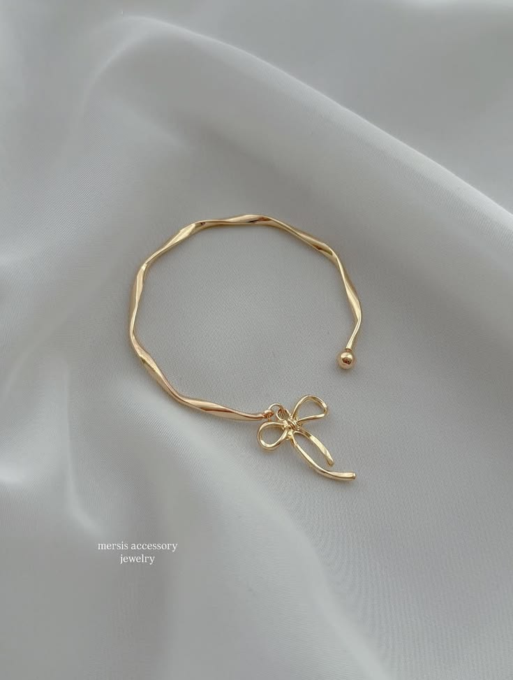 Bow charm open bracelet - Image 2