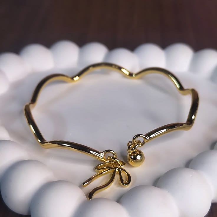 Bow charm open bracelet